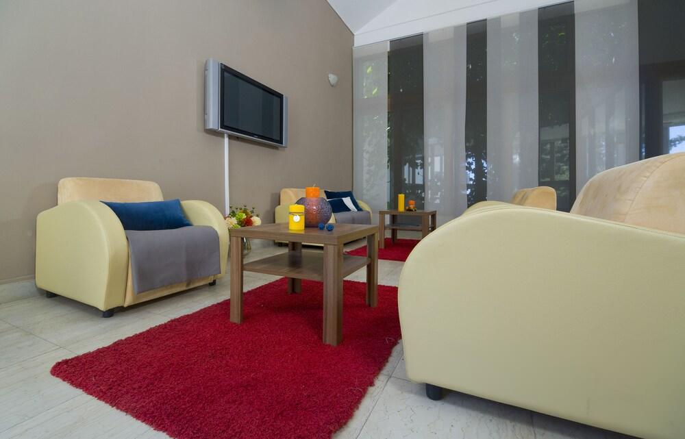 גראדאץ Hotel Laguna מראה חיצוני תמונה
